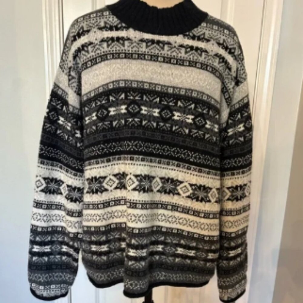 Vintage Style & Co. Black and Gray Crewneck Sweater